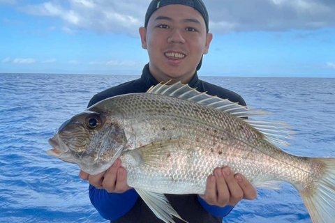 Cairns: Great Barrier Reef Fishing Charter with Lunch