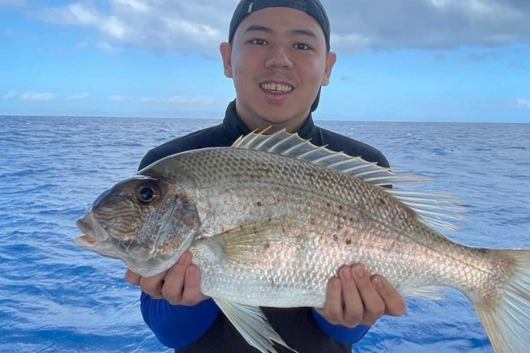 Cairns: Great Barrier Reef Fishing Charter with Lunch