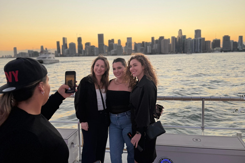 Miami Sunset Boat Tour: Celebrity Mansions & Skyline