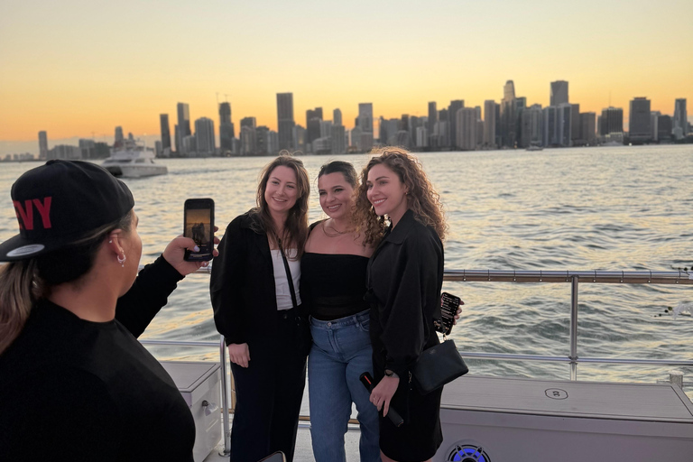 Miami Sunset Boat Tour: Celebrity Mansions & Skyline