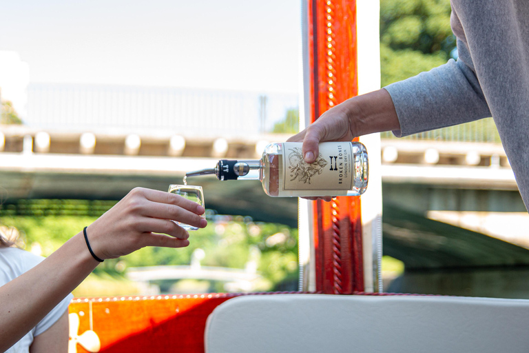 Ljubljana: Gin Tasting Boat Tour on the Ljubljanica River