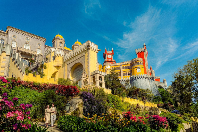 From Lisbon: Sintra, Pena, Regaleira & Cascais Day Trip Private Full Experience: Day trip (Spanish Host)