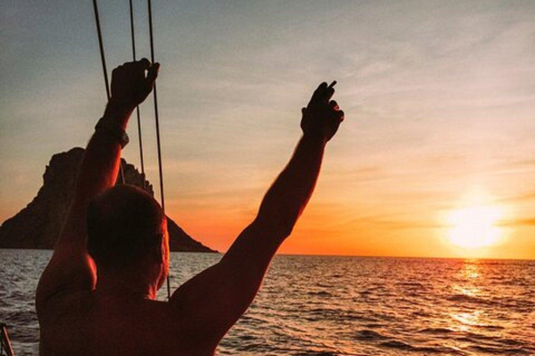 Aqaba: Private Sunset Cruise Boat Tour with Snacks