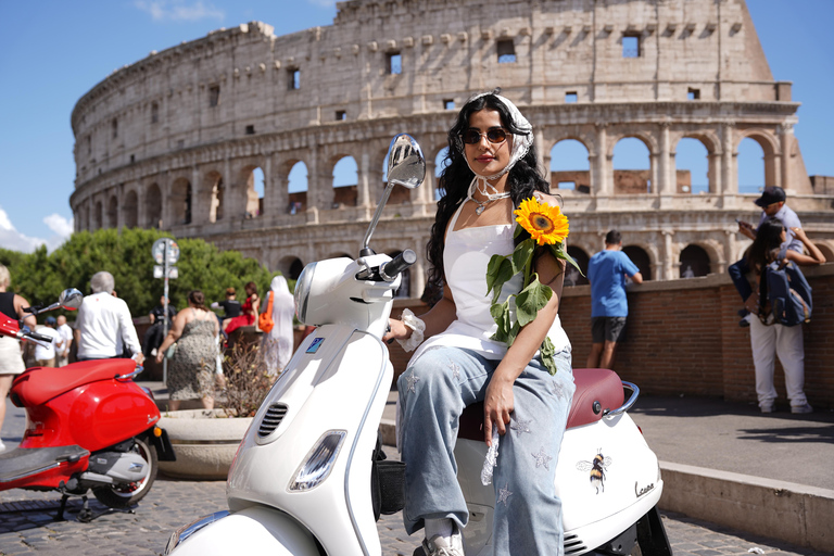 Rzym: Wycieczka po mieście Vespą ze zdjęciami i degustacją słodyczy
