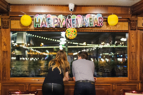 Budapest: New Year&#039;s Eve Party Cruise with Food &amp; Live Show