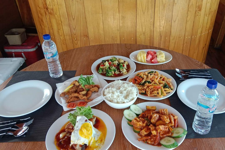 Labuan Bajo: 2-Day Komodo and Padar Island Boat Trip