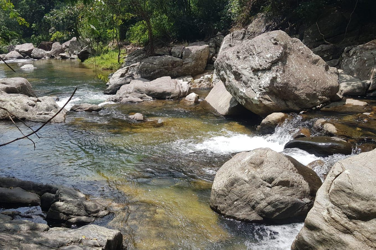 纳克尔斯峰探险和希洛亚村露营 2 日游