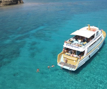 Polis: tour en barco por la Laguna Azul con comida en barbacoa opcional
