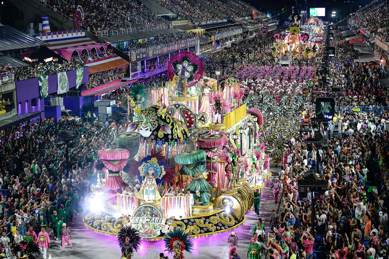 Rio: Sector 9 Carnival Ticket & Airport/Hotel Transfer