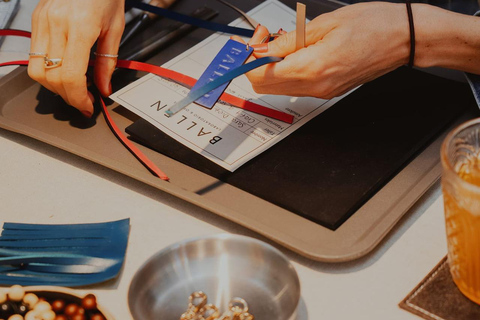 Creative workshop of Colombian leather and seeds in Bogotá Creative leather and Colombian seeds workshop in Bogotá