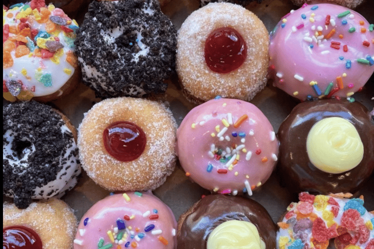 Portland: Walking Food Tour – Warm Donuts & History