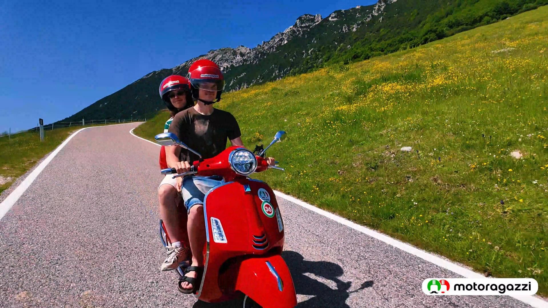 Ab Riva del Garda: Geführte Vespa-Tour mit App zum Monte Baldo