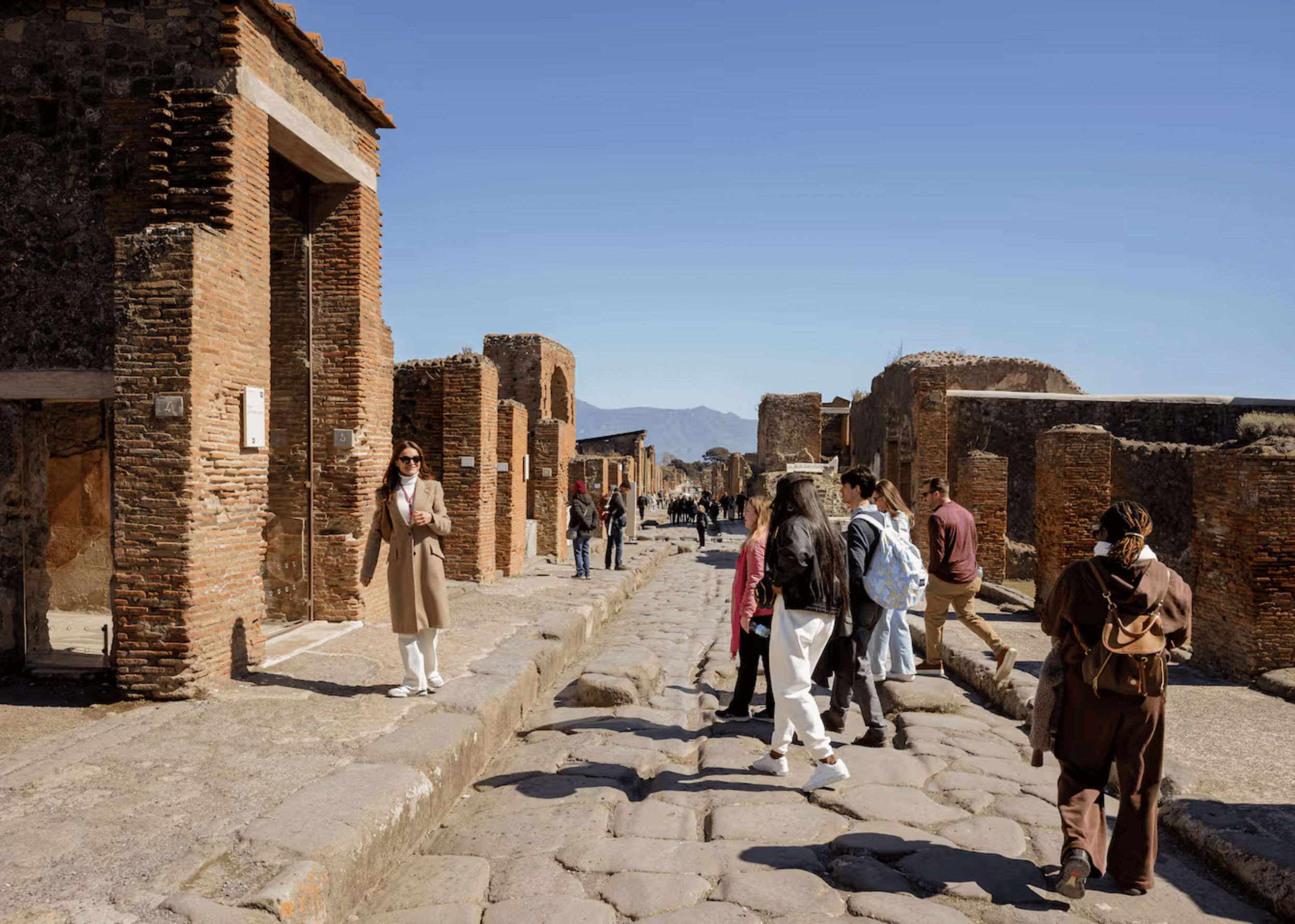 Neapel: Tour nach Pompeji und Herculaneum mit Mittagessen und Weinverkostung