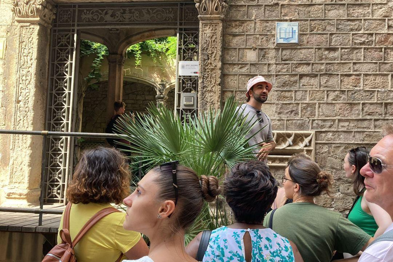 Barcelona: Sagrada Familia, Modernisme en Rondleiding door de Oude StadTour in het Frans