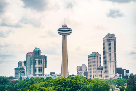 Niagara Falls Tour: Cruise, Skylon Tower & Japanese Guide