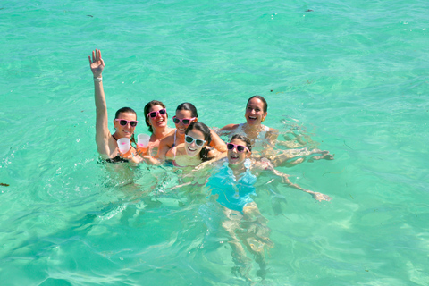 PuntaCana: Private Luxury Family BoatCruise with snorkelling