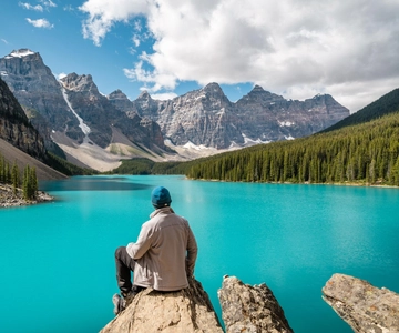 Moraine Lake & Lake Louise Half-Day Shuttle