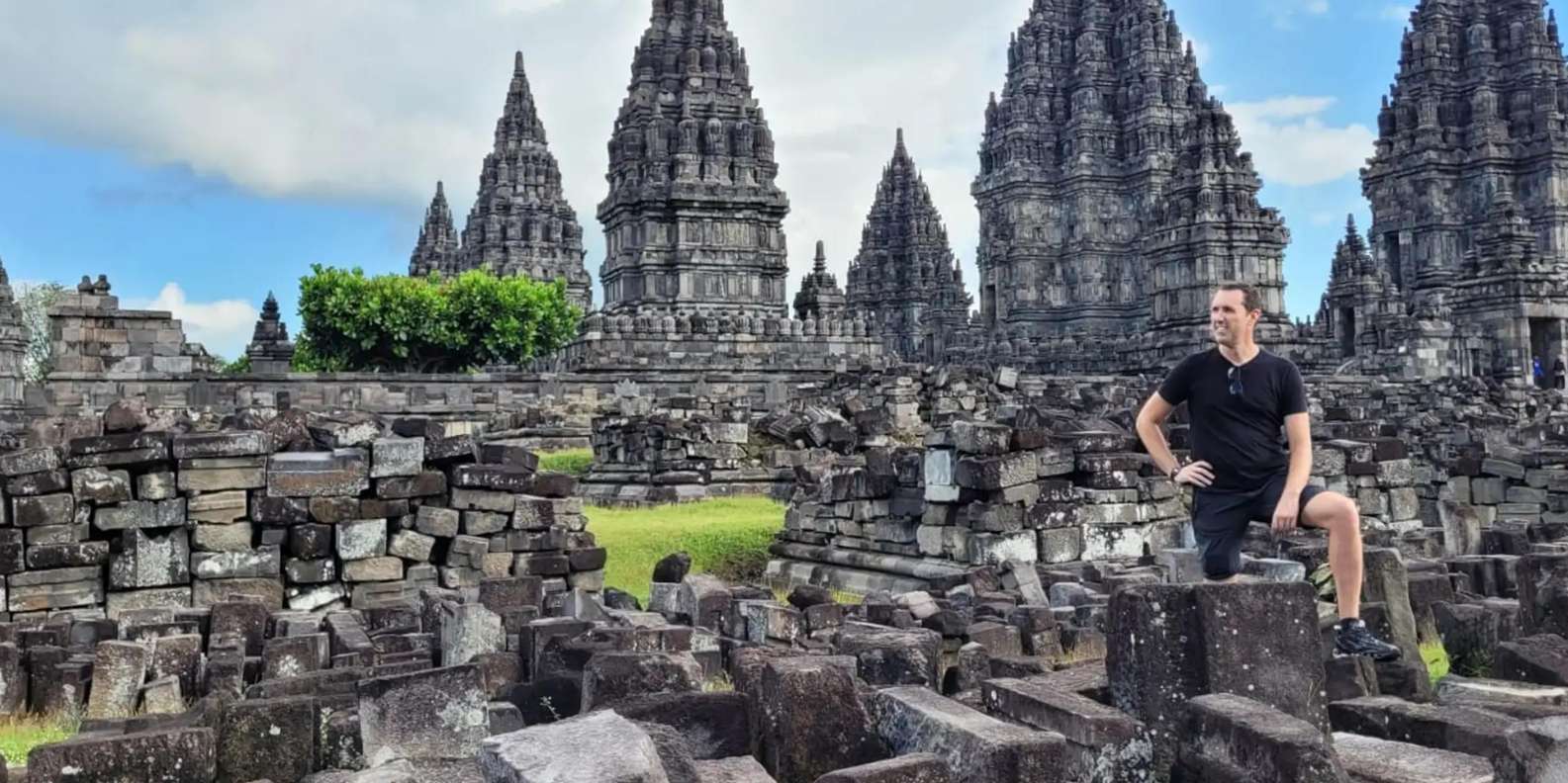Yogyakarta: Excursión de 3 horas a Prambanan Incluye servicio de recogida y  entrada | GetYourGuide, image size:1585x792
