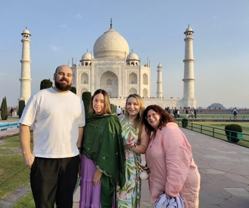 Private Taj Mahal Day Trip via Super-Fast Train