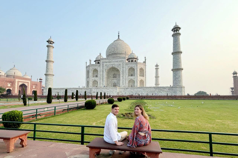 From Delhi: Private Sunrise Taj Mahal Tour by CarTour privado desde Delhi - Coche, guía, entradas y comida de 5 estrellas