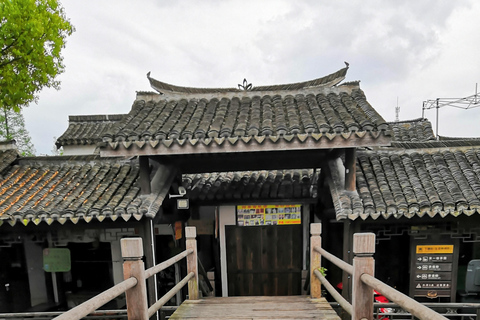 Shanghai: Xinchang Ancient Town Tour & Dumpling Class