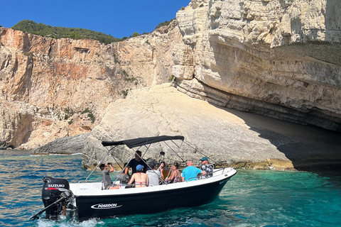 Zakynthos: Private Speedboat Tour to the Shipwreck and swim