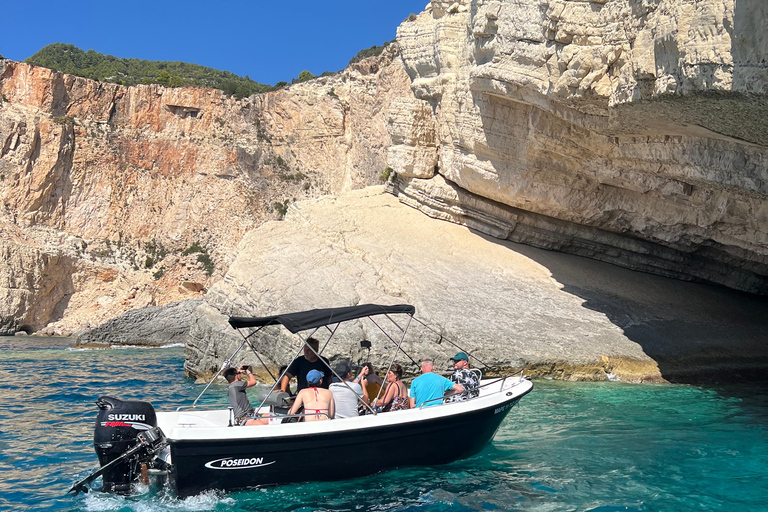 Zakynthos: Private Speedboat Tour to the Shipwreck and swim