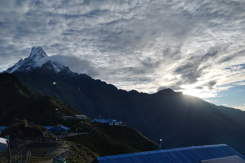 Pokhara: 2-daagse korte en zoete Ghorepani Poon Hill TrekPokhara: 2-daagse Ghorepani Poon Hill Trek volledig pakket