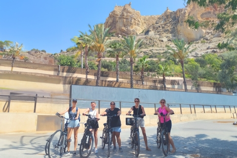Alicante : visite privée du château de Santa BárbaraAlicante : visite privée du château, de la vieille ville et des églises en E-Bike