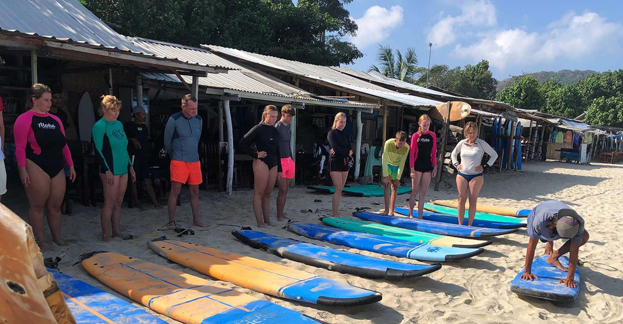 Fangen der Welle-Surfen in Lombok - Hizvo