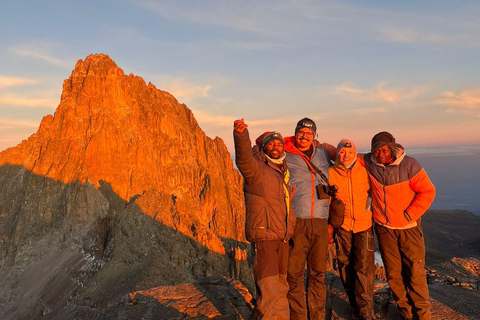 1-dniowa wycieczka piesza do Parku Narodowego Mt. KenyaMT Kenya turystyka piesza