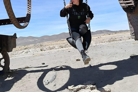 Uyuni: Salt Flats Tour with Lunch, Reflections, and Sunset
