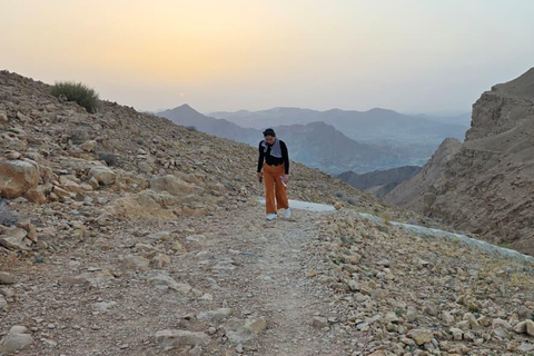 Muscat: Saal Walk Guided Hike with Sunset & City Views Tour
