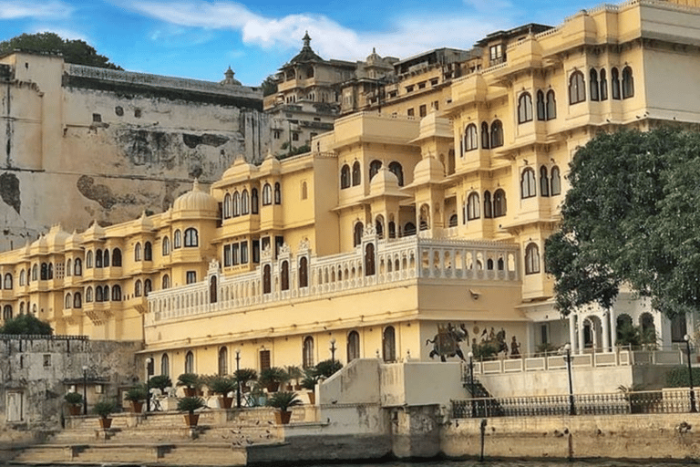 Delhi: 8 Days Golden Triangle with Udaipur or Pushkar Tour Tour with 5-Star Hotel Accommodation