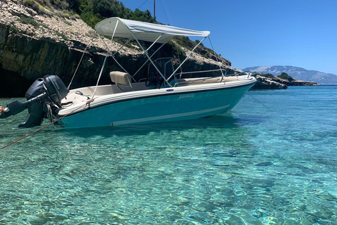 Zakynthos: lanchas rápidas autoconducidas a naufragios y cuevas azulesMedio día de alquiler - 4 horas