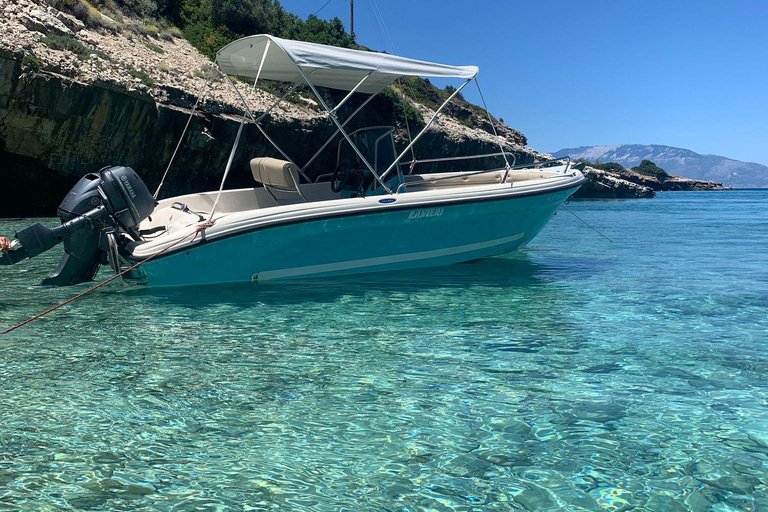 Zakynthos: lanchas rápidas autoconducidas a naufragios y cuevas azulesMedio día de alquiler - 4 horas