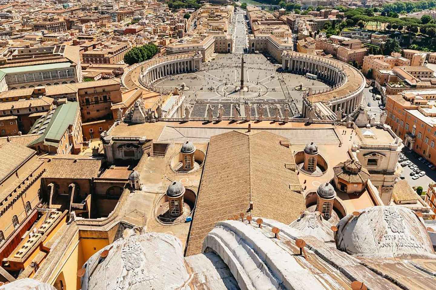 성 베드로 성당의 비밀: 피에타, 돔, 교황의 묘지