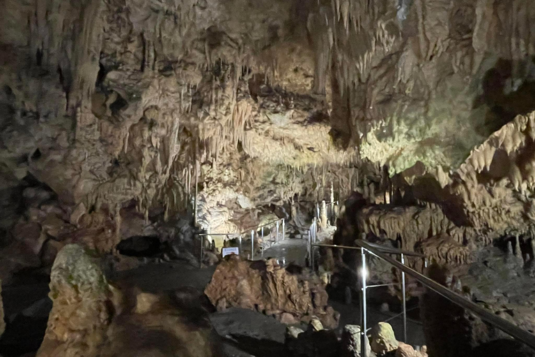 De Atenas: Tour particular de um dia em Mani com as cavernas de Diros