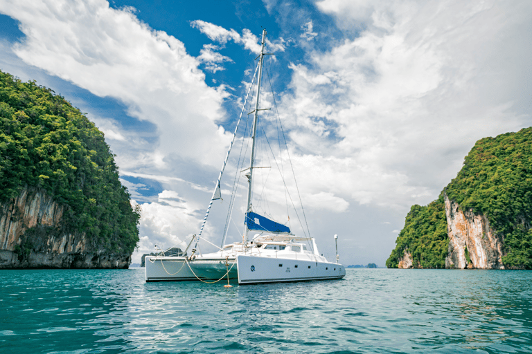 Phuket: Excursão privada de catamarã de luxo às ilhas Coral ou MaitonMeio dia de manhã - 5 horas