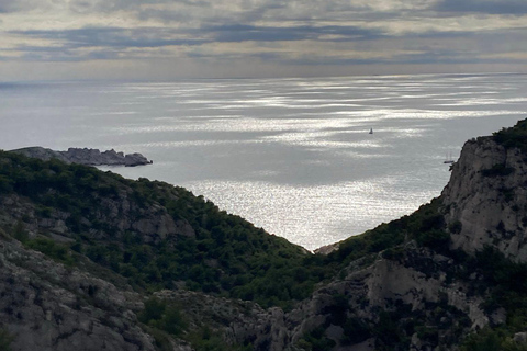 Calanques Ridge Trek with Panoramic Mediterranean Views