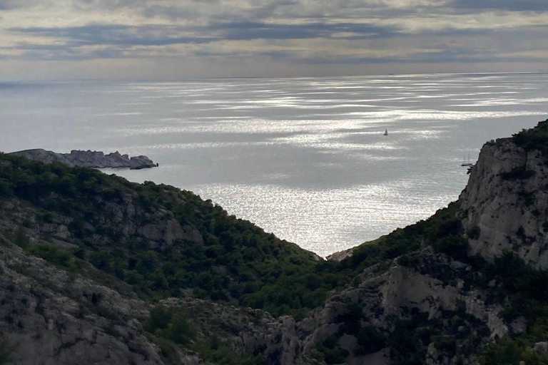 Calanques Ridge Trek with Panoramic Mediterranean Views
