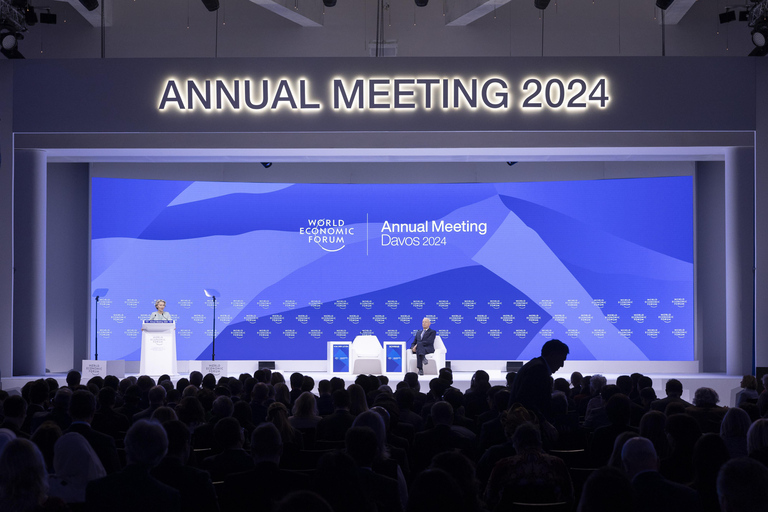 WEF DAVOS 2025 | TRANSFER DA/PER L&#039;AEROPORTO DI ZURIGO A DAVOS