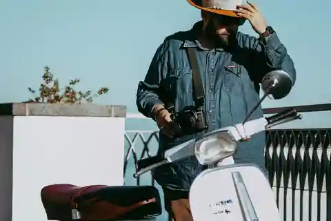 Amalfi Analogica: analog film shooting with vintage Vespa.