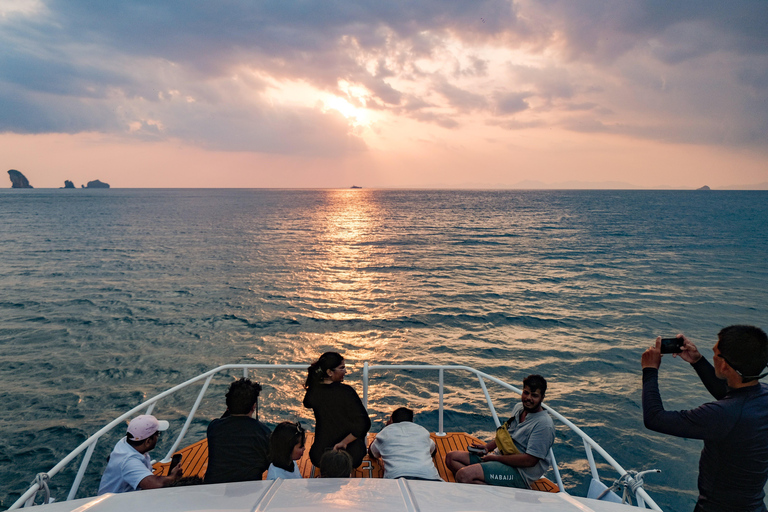 Krabi: Sunset Bliss to Phi Phi & 4 Island by Speed Catamaran