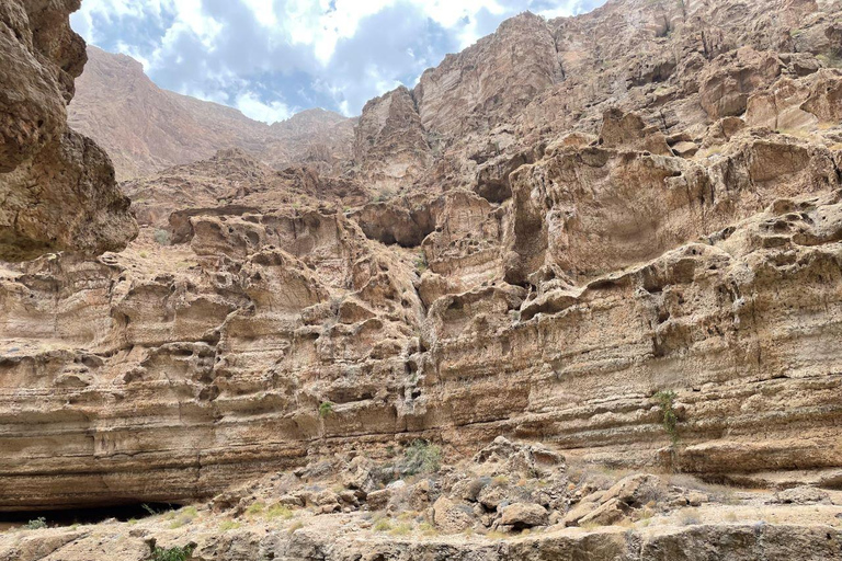 Ganztagestour nach Wadi Shab-Fins Beach-Sinkhole- Private Tour