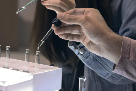 Atelier de parfumage à Bangkok par Oo La Lab