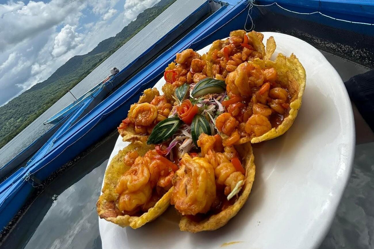 Seafood Gastronomic Tour to the Floating Restaurant of Puntarenas by boat
