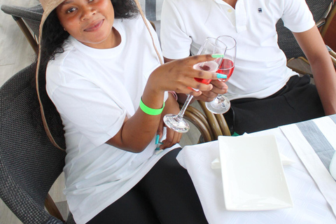 Hartbeespoort Dam: The Luxury Alba Boat Cruise with Food Hartebeespoort Dam: The Alba Lunch Boat Cruise with Food