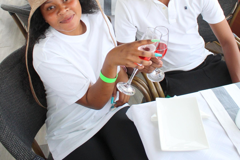 Hartbeespoort Dam: The Luxury Alba Boat Cruise with Food Hartebeespoort Dam: The Alba Lunch Boat Cruise with Food