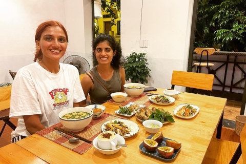 Hue: Tradycyjna lekcja gotowania z lokalną rodziną i wycieczka na targ